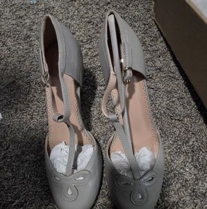 Elegant Gray Women's Shoes Sz 8